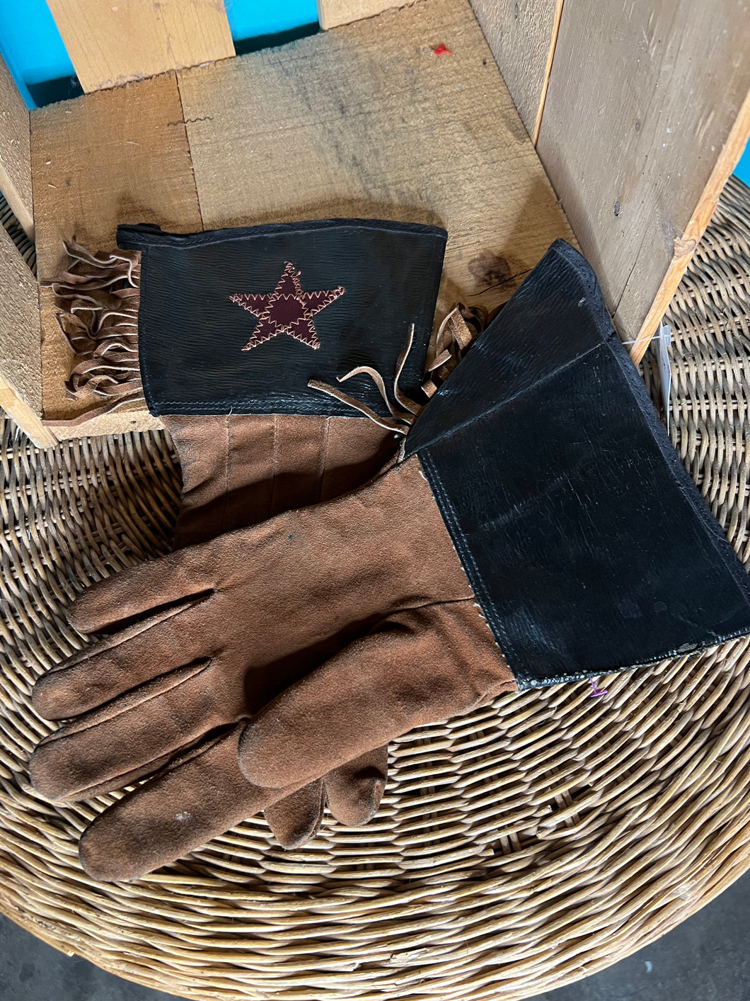 Star Vintage Leather Gloves With Fringe