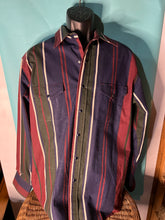 Load image into Gallery viewer, Men&#39;s Green Maroons Stripe Pearl Snap Size Large
