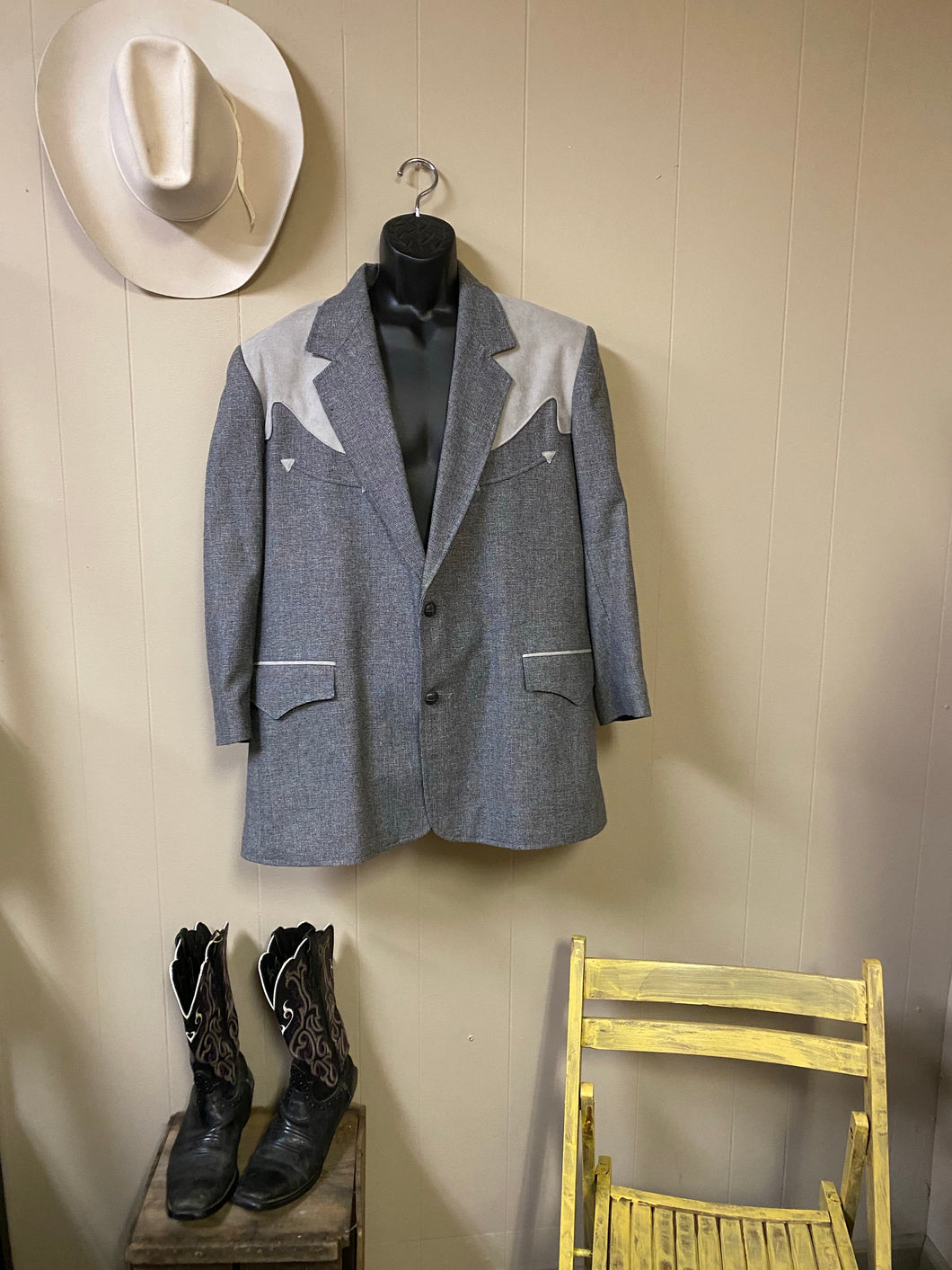 Vintage men’s Pioneer Wear Western cut Grey Suit Jacket Sz 46