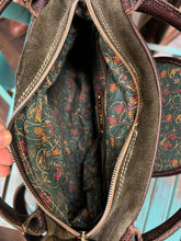Load image into Gallery viewer, Green Suede Leather Purse With Leather Horse Detail
