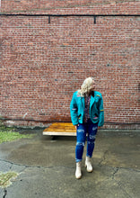 Load image into Gallery viewer, Crop Vintage wool jacket - Teal with button closure
