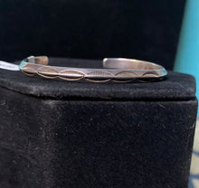 Load image into Gallery viewer, Sterling silver stacker Native American bracelet - Unmarked
